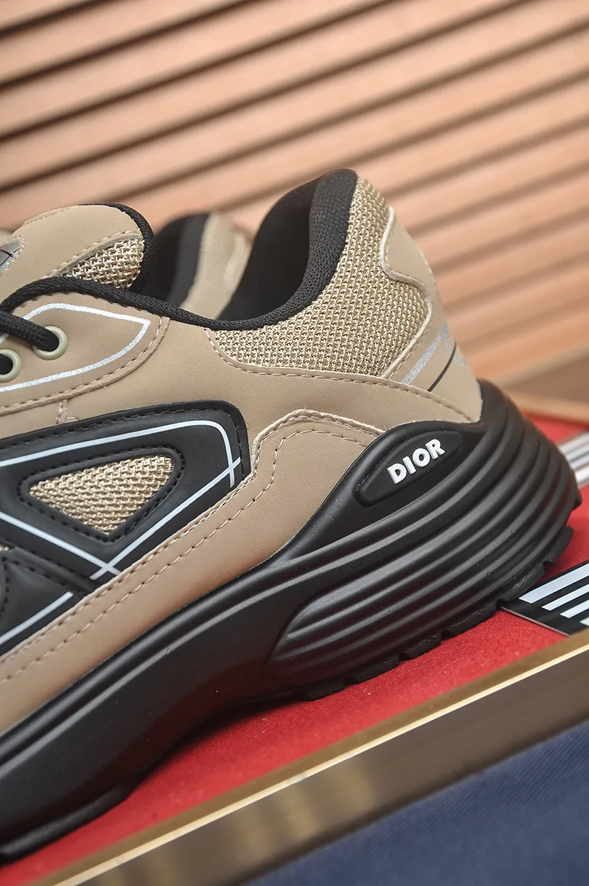 Men's men's shoes 💰: 500💶 (top original order) Brand: Dior (Dior) Standard code: Men's code 38-44 (45 customized) Grade: Same as the official website Material: Top original cowhide spliced ​​together Original wear-resistant and lightweight outsole Style category: Fashionable casual shoes Distinguished luxury brand elements top luxury Color: Actual picture color